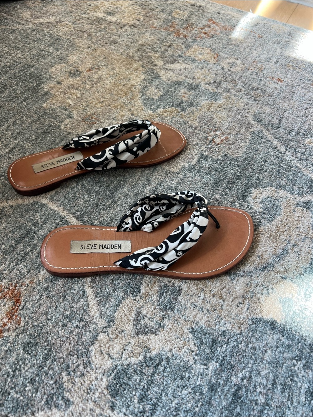 Steve Madden Black and White Patterned Fabric Thong Sandals